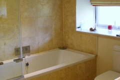 The Coach House Bedroom 2 shared bathroom shower/bath